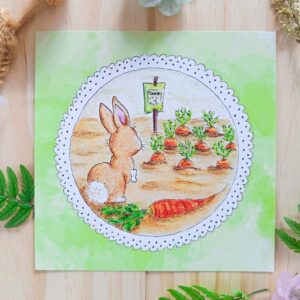 Carte illustration lapin devant un champ de carottes