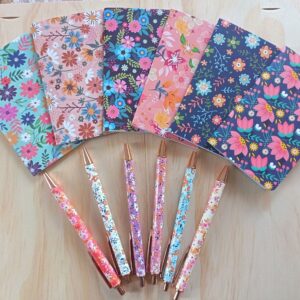 set papeterie carnet et stylo assorti décor fleurs
